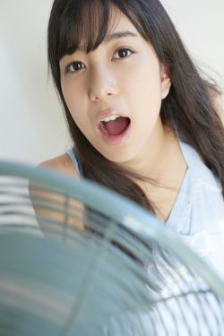 公交车蹭进去了