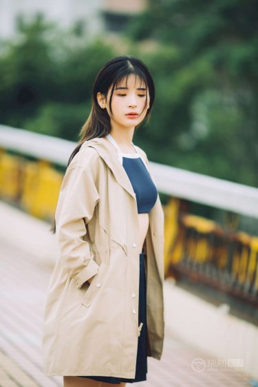 美女把小内内脱个精光的照片